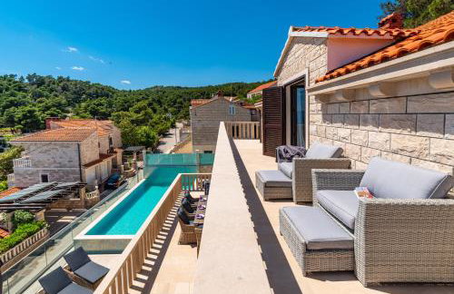 Villa Kadena - Luxury Seaside Villa with Private Heated Pool - Photo 55