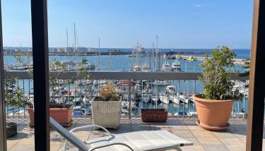 Attico con terrazza sul porticciolo turistico di Vibo Marina - Foto 3