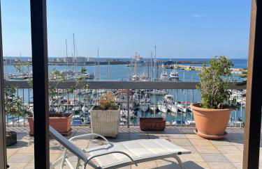 Attico con terrazza sul porticciolo turistico di Vibo Marina - Foto 6