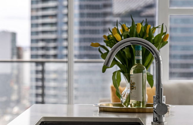 DT Upscale Corner Unit Tower Views Free Parking - Photo 17