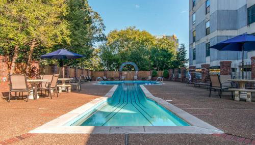 Famous MUSIC ROW 1 Bedroom Condo with FREE Parking and Pool - Foto 2