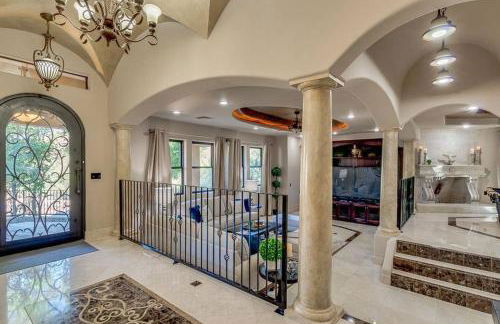 Estate Resort Style Oasis 6BDRM, 5.5 Bath Heated Pool with Misters - Foto 47