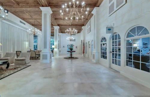 Palm Beach Paradise Walk to Beach Pool WiFi 86" TV WiFi - Foto 39