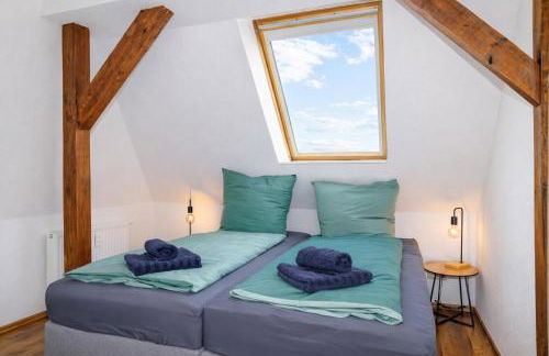 Larooms Merseburg - Apartment LP01 - 2 Zimmer, 2 Einzelbetten, 1 Doppelbett, große Couch, Küche, Balkon, Waschmaschine - Foto 6