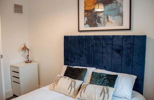 Spacious & Modern 8-Bed Home - Sleeps 13 - Parking - Foto 36