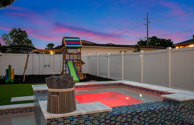 Luxury Home w Heated Pool, Gym, Playground & More! - Foto 31