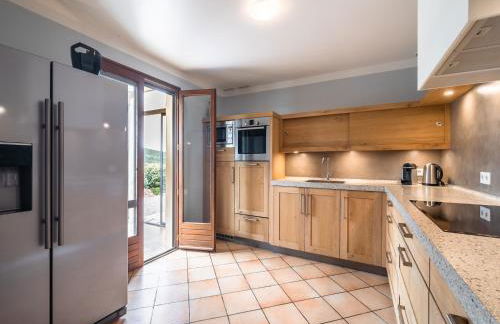 Charming French Villa with Pool - Foto 9