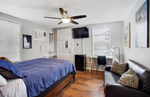 Captivating Conti Hideaway- Mid-City Perfection - Foto 16