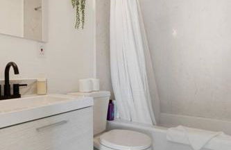 Mountain View 2BR 1 Bath Retreat with Private Lanai - Photo 17