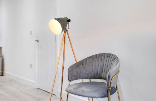 Luxurious 1 Bed Serviced Apartment with Wi-Fi - Photo 38