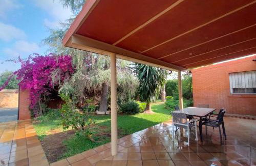 Precioso chalet próximo a Sevilla con jardín y piscina privada 8 personas Wifi gratis 2 salones 4 dormitorios 2 baños - Foto 69