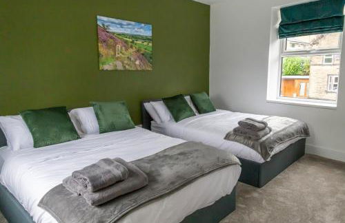 Spacious Cottage with Private Hot Tub - Foto 35