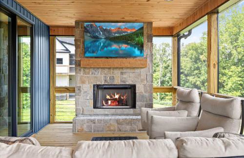 NEW Spacious Clarkson Getaway w Games & Yard - Foto 6