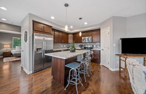 Classy 2BR Condo Near City Centre - OTR, UC, Zoo - Foto 7