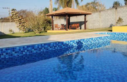 Chácara com piscina e amplo espaço gourmet à sete min da famosa estrada do roteiro do vinho - Foto 1