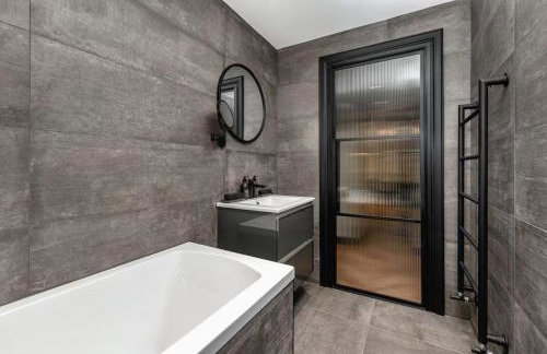 Near Transport - Fireplace - WiFi - Sleeps 2 - Foto 11