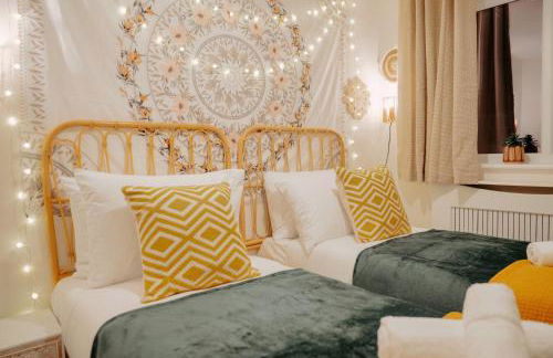 Leeds 4-bed house - hot tub, parking & games - Foto 10