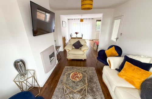 Bassetts House - Spacious! - Sleeps 7 - Close to PRUH Hospital - Free Parking - Photo 4