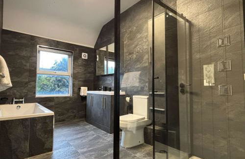 Large Luxury Home in Solihull - Sleeps 14 near NEC & BHX - Foto 32