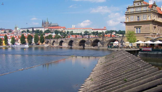 Crucero panorámico por el río Moldava - Foto 2