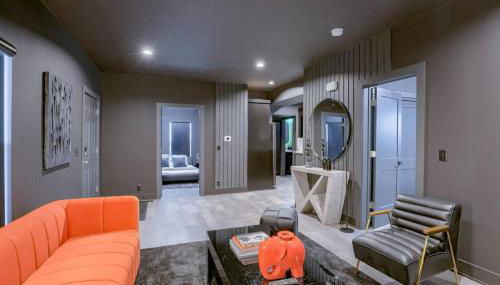 Elegant Black Modern - Photo 2