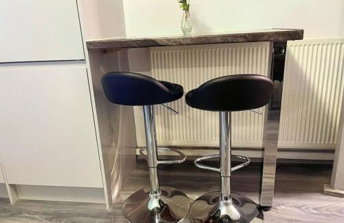 Lovely 3 Bed Ground Floor Apartment Near QE Hospital Harborne Birmingham New - Photo 34