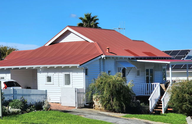 Bay Vista Cottage by the BnB Collection - Photo 10