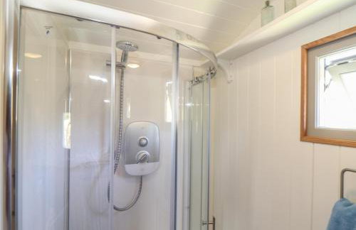 Bosulla Shepherds Hut - Photo 16