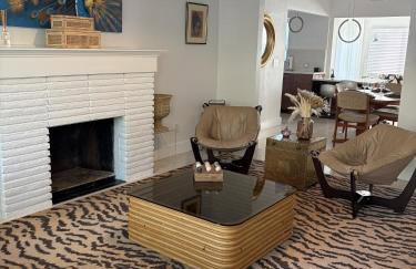 Mid-Century with Outdoor Oasis - Foto 33