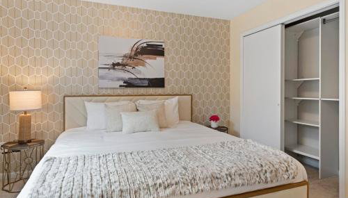 Lakeside Stay Metro, INOVA, Dining & Shops Nearby! - Foto 2