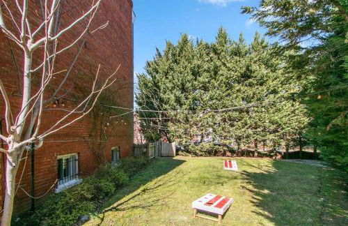 Capitol Hill Stay Like No Other - Photo 4