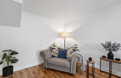 Minutes from the port of Dover, free WiFi, free offroad private parking and rated a guest favourite on Air b nb! - Foto 28