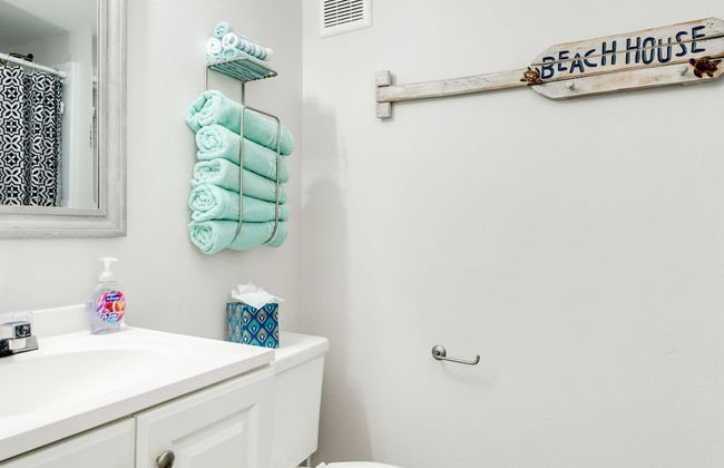 Seaside and Breezy Condo at the Victorian - Foto 24