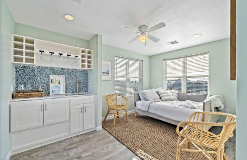 Picturesque beach house with plenty of room and amazing decks, close to beach - Foto 33