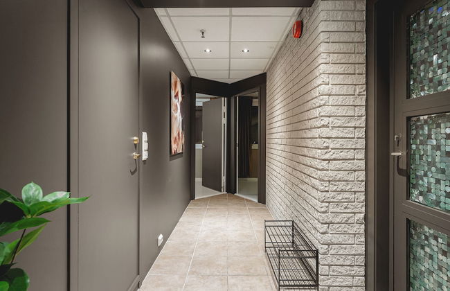 Arctic Homes - Downtown Penthouse - Photo 7