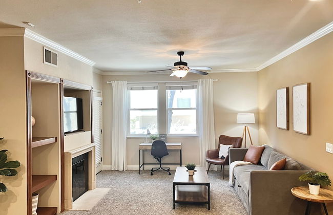 Relaxing 2-br Apt With Pool Hot Tub Gym - Photo 32