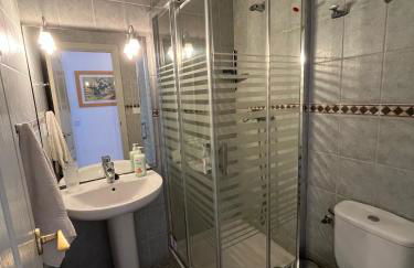 Ático con Vistas al Mar y con Piscina frente a Castillo Sohail - Photo 4