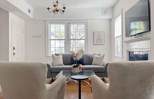 Classy 3-Story Downtown Apt - Great Location - Foto 45