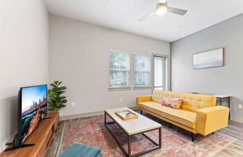 Modern & Chic 1BR Luxury Apts Close to Downtown & Airport - Photo 7