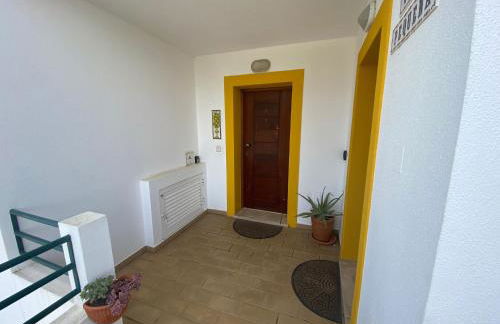 1-Bed - Sleeps 4 - Free Parking & Balcony - Foto 5