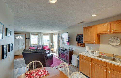 Snowed Inn Cozy Winterplace Ski-InandSki-Out Cabin - Foto 9