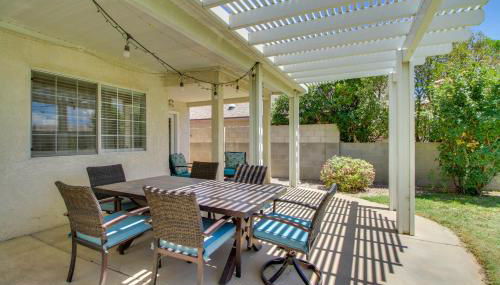 Explore ABQ and Rancho Rio Family Home with Patios! - Foto 1