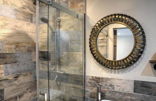 Luxury Suite - Samson in Beverley with patio and private parking - Photo 8