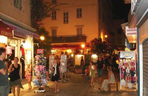 1st floor apartment in 18th century character house - Foto 35