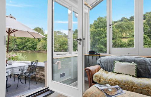 Duck Cottage - Waters Edge, Exclusive Village Location - Photo 15