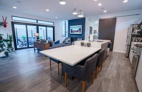 3 bed 3 bath Modern Luxury Home with Hot Tub and Rooftop Patio - Foto 50