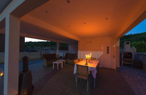 Villa in Ugljane With Private Pool - Foto 12