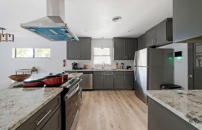 The Oak King Bed Huge Backyard - Foto 15