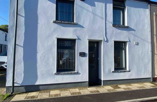 Gethin Lodge cosy Holiday cottage Near BPW with secure double garage with cctv sleeps up to 6 guests - Photo 29