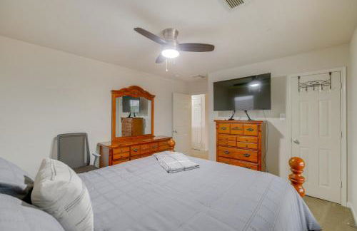 7 Mi to Downtown Baytown Spacious Home with Yard - Foto 23